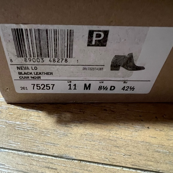 Clarks Neva Lo Black Leather Ankle Booties - Picture 7 of 7